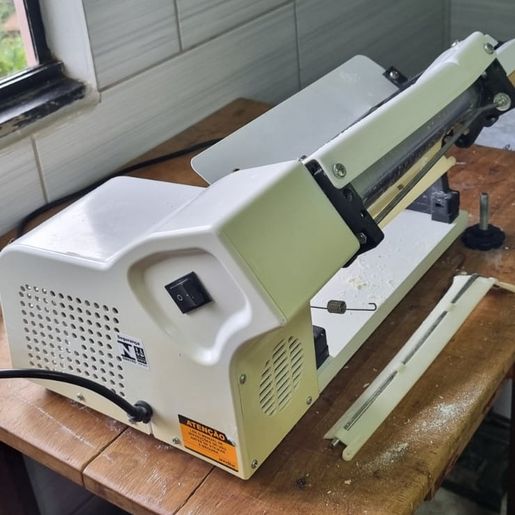 Criança prensa dedos em cilindro de pão e é socorrida pelos Bombeiros