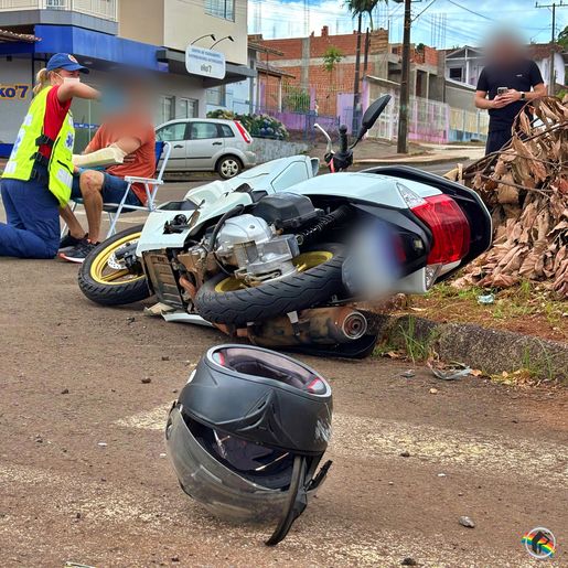 Acidente entre motos deixa três pessoas feridas no centro de SMO