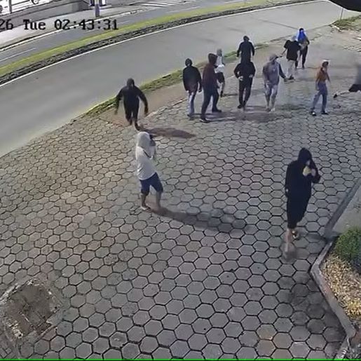 Ladrões invadem loja de motos e fogem pilotando mais de 10 veículos furtados em SC