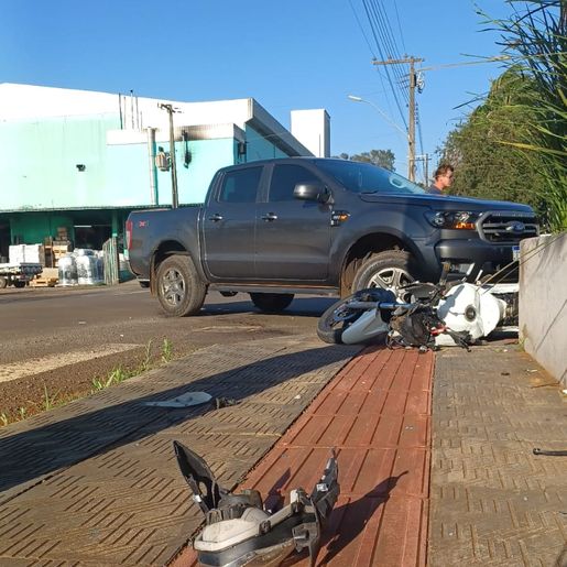 Motociclista fica ferido em colisão com caminhonete no centro de Iporã do Oeste