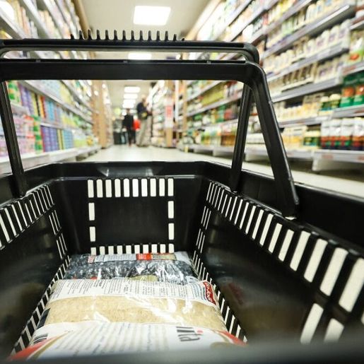 Artigos pessoais e supermercados puxam alta de 6% no comércio de SC