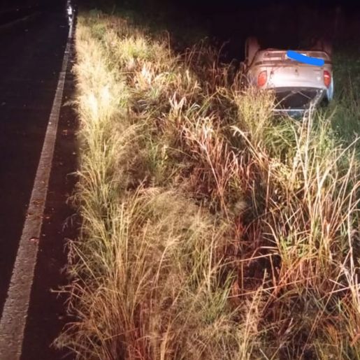 Motorista perde o controle e sai da pista na SC-305