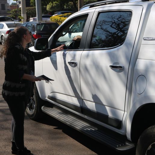 Secretaria Social e CRAS promovem Panfletagem educativa em apoio ao agosto Lilás