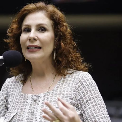 STF julga nesta sexta recurso de Carla Zambelli