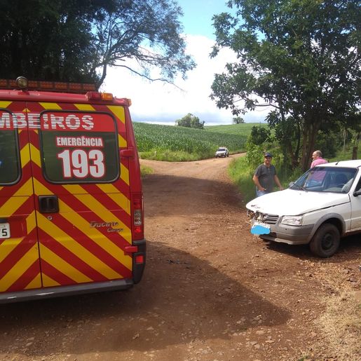Motociclista fica ferido em acidente contra carro no interior