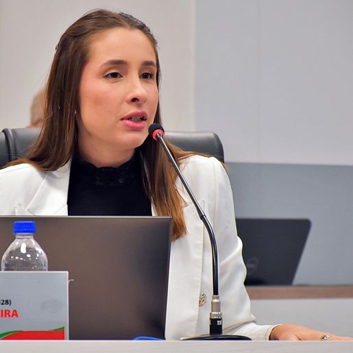 Vereadora de SMO pede ampliação de abono para servidores que acompanham familiares ao médico