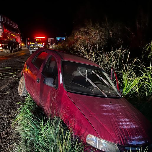 VÍDEO: Acidente entre veículo de passeio e duas vans deixa um ferido na BR 163, em SMO