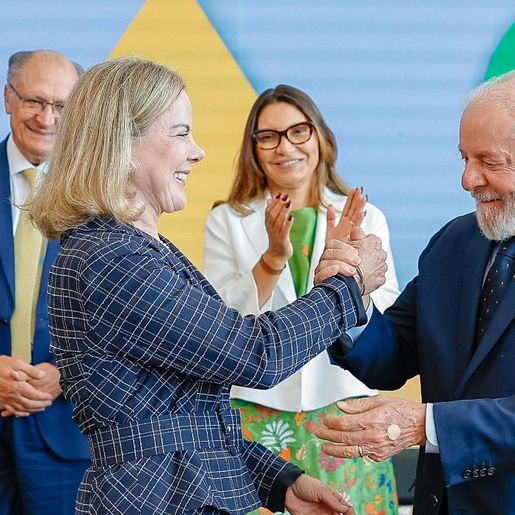 Lula diz que escolheu “mulher bonita” para diminuir distância com Congresso