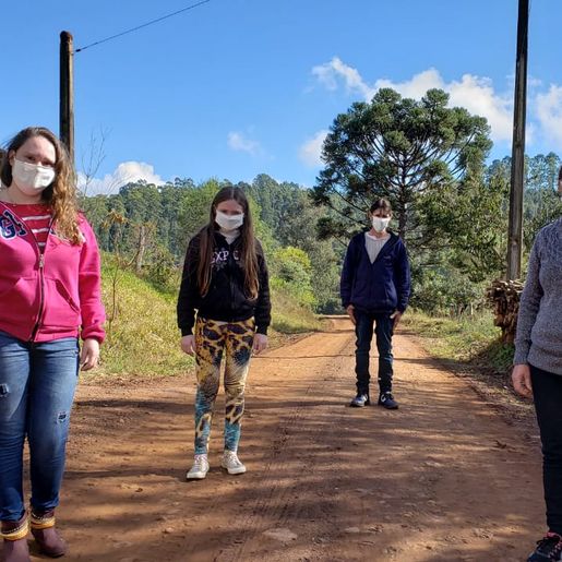 Mesmo com evento cancelado, fieis realizam procissão em honra a Nossa Senhora do Caravaggio