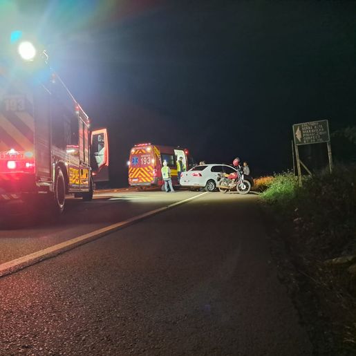 Colisão envolve carro e moto no entroncamento da SC 160 com a SC 305