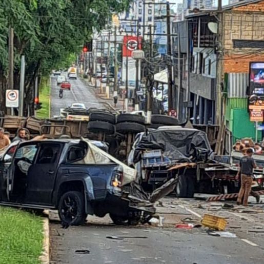 Carreta provoca grave acidente, atinge oito veículos e deixa feridos graves em Chapecó
