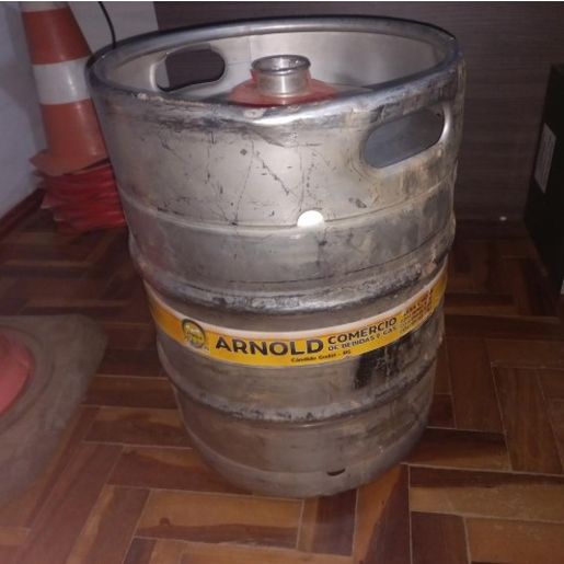 Acidente na BR-163 termina com furto de barris de chope em Guaraciaba