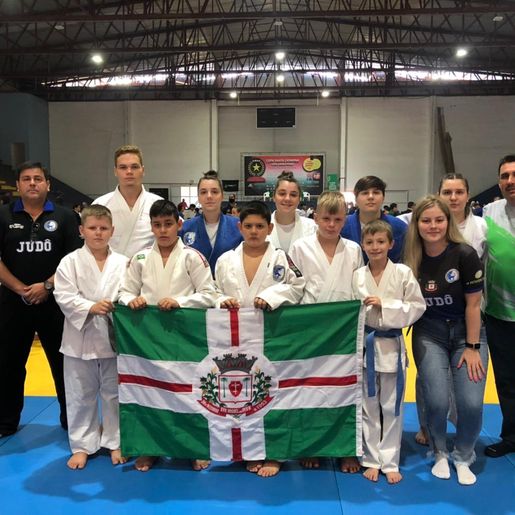 Associação de Judô do Extremo Oeste participa de competição estadual