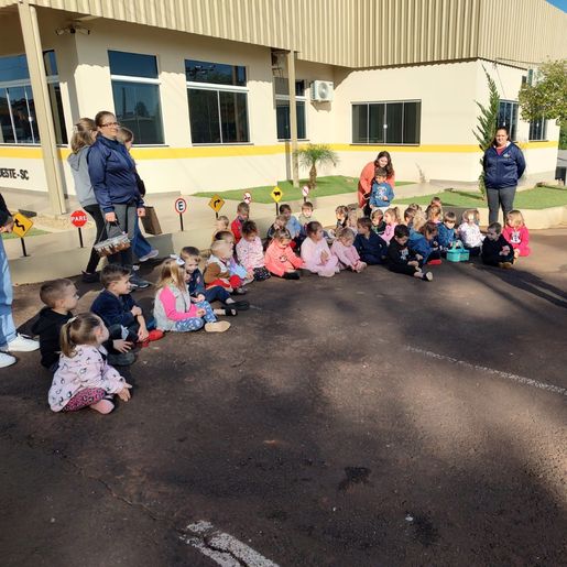 Alunos da EMEI Criança Feliz visitam Posto da PMRv