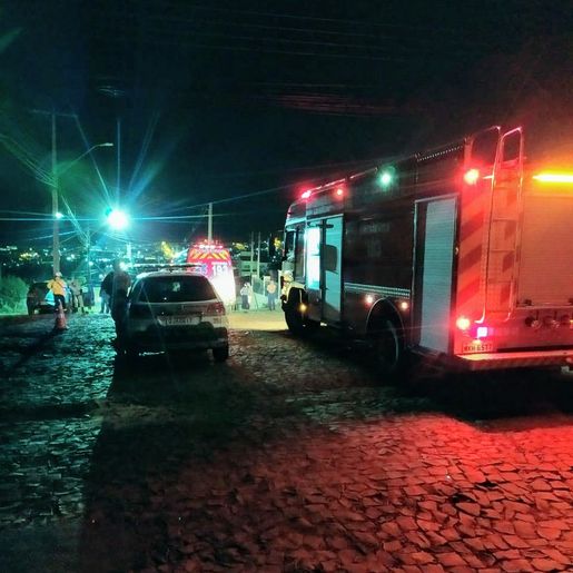 Motorista bate veículo em poste em São Lourenço do Oeste