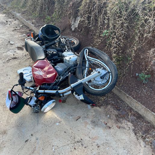 Jovem sofre ferimentos graves em acidente com moto no interior de SMO