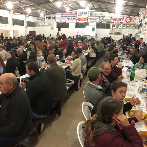 Apae e Gol de Bico promovem eventos para arrecadar recursos