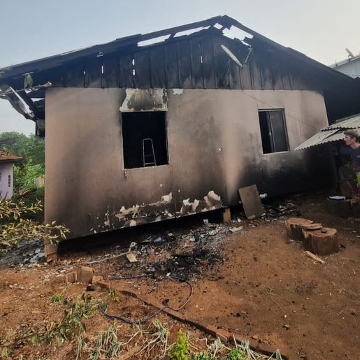 Entidades e amigos lançam campanha para ajudar família que perdeu casa em incêndio
