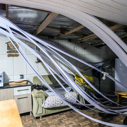 Mulher cai de prédio no centro de São Miguel do Oeste; confira vídeo