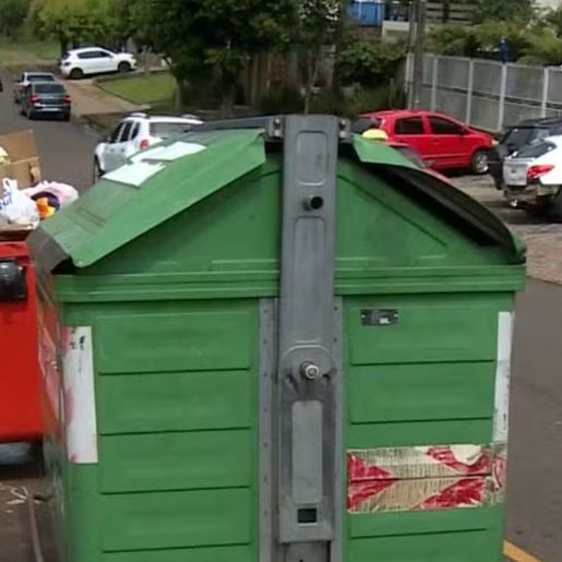 Polícia encontra corpo em lixeira e prende três homens em SC