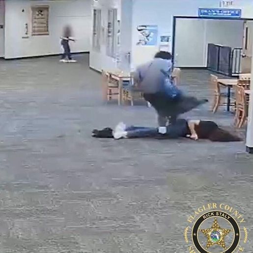 Aluno espanca e deixa professora inconsciente depois de ter videogame retirado durante aula