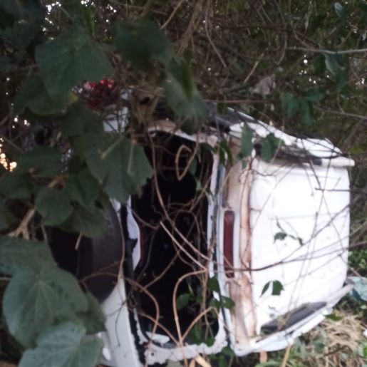 Motorista fica ferido após carro sair da pista na BR-163, em Guaraciaba