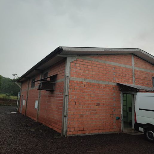 Fábrica de embutidos é atingida por incêndio em Guarujá do Sul