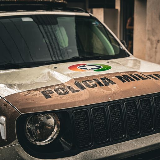 Após agressões em comércio, homem é preso por agredir esposa em SMO