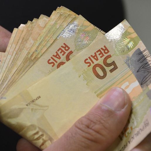 Governo prevê dificuldades para pagar abono salarial e seguro-desemprego até 2026
