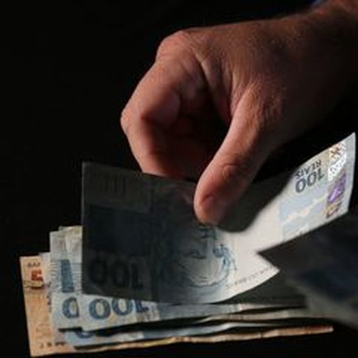 INSS começa a pagar 13º e novo salário mínimo nesta quinta-feira