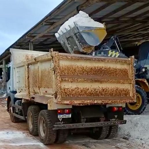 Descanso inicia entrega de calcário para agricultores