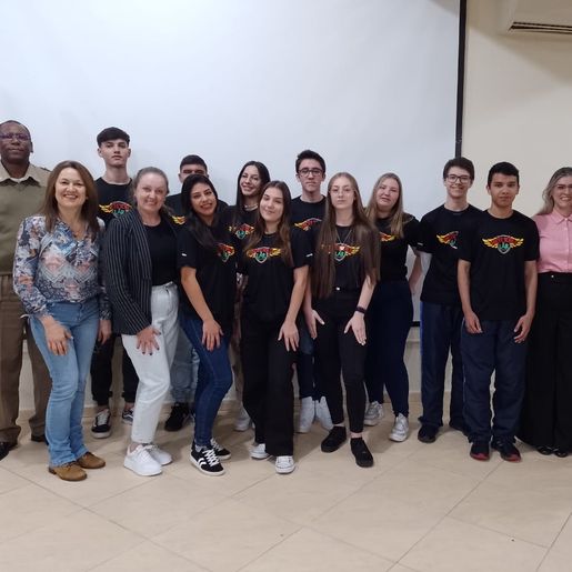 Alunos da Escola Cívico Militar recebem certificados de Protetores do Lar