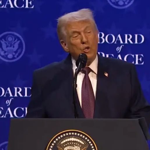 Trump anuncia tarifa global de 15% após derrota na Suprema Corte