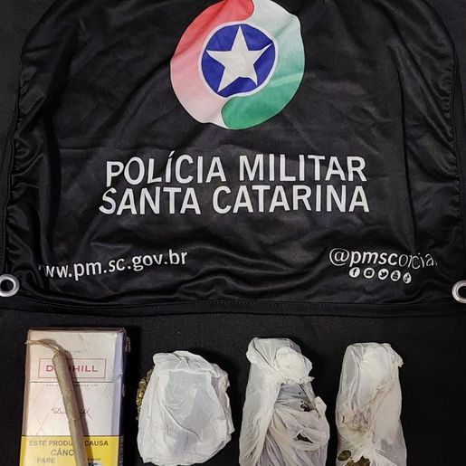 PM apreende drogas e prende jovem em Cunha Porã