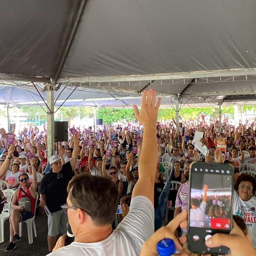 Magistério catarinense aprova greve a partir de 23 de abril