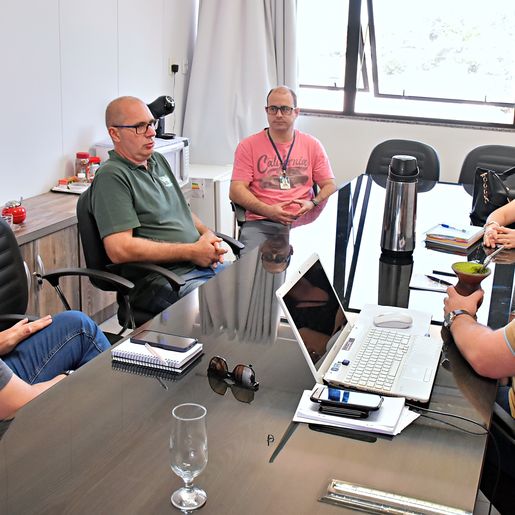 Na Câmara, profissionais de saúde alertam para água parada em vasos de flores nos cemitérios