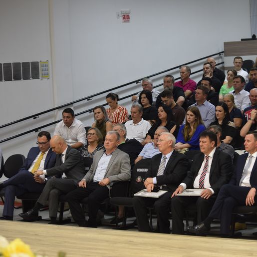 Câmara entrega Medalha Padre Aurélio em sessão solene
