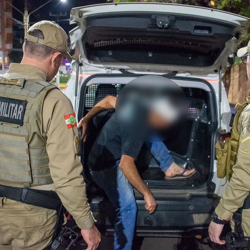 Após bater em 4 carros estacionados, motorista é preso por embriaguez em SMOeste