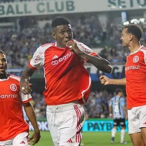 Inter vence Gre-Nal fora do RS e mantém Grêmio no Z4 do Brasileirão