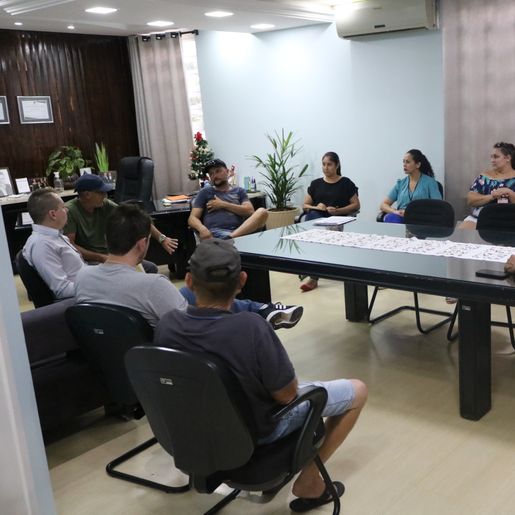 Reunião debate andamento das obras no loteamento Santa Rita 3 e 4 em Cedro
