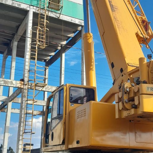 Caixa d’água começa a ser demolida após risco de desabamento em Campo Erê