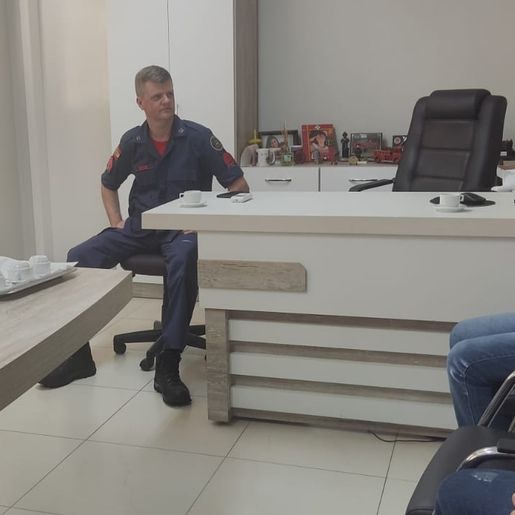 Companhia de Bombeiros remaneja caminhão para a Guarnição de Cedro