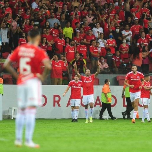 Inter domina o Grêmio no Beira-Rio e vence clássico Gre-Nal 435