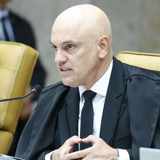 Moraes pede para Zanin marcar julgamento de Bolsonaro e réus do núcleo 1