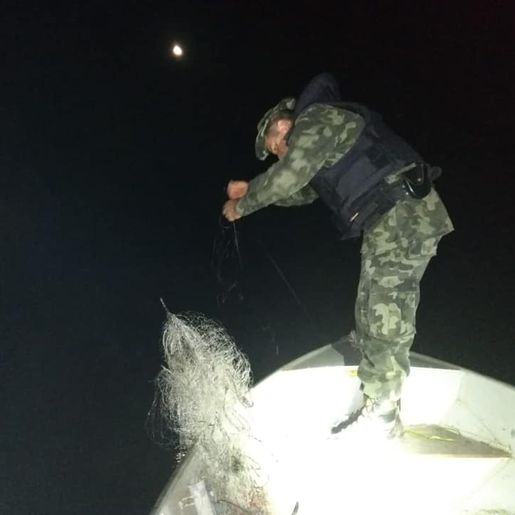 Polícia Militar Ambiental encontra 120 metros de rede em rio da região