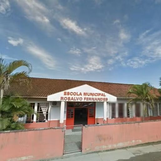 Vigilante é encontrado morto com golpes de faca no pescoço e tórax em escola pública de SC