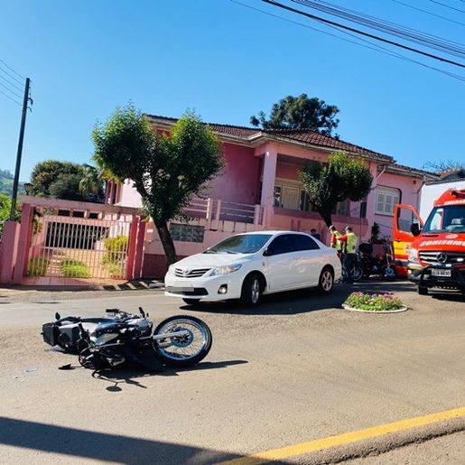 Acidente entre carro e moto é registrado no centro de Itapiranga