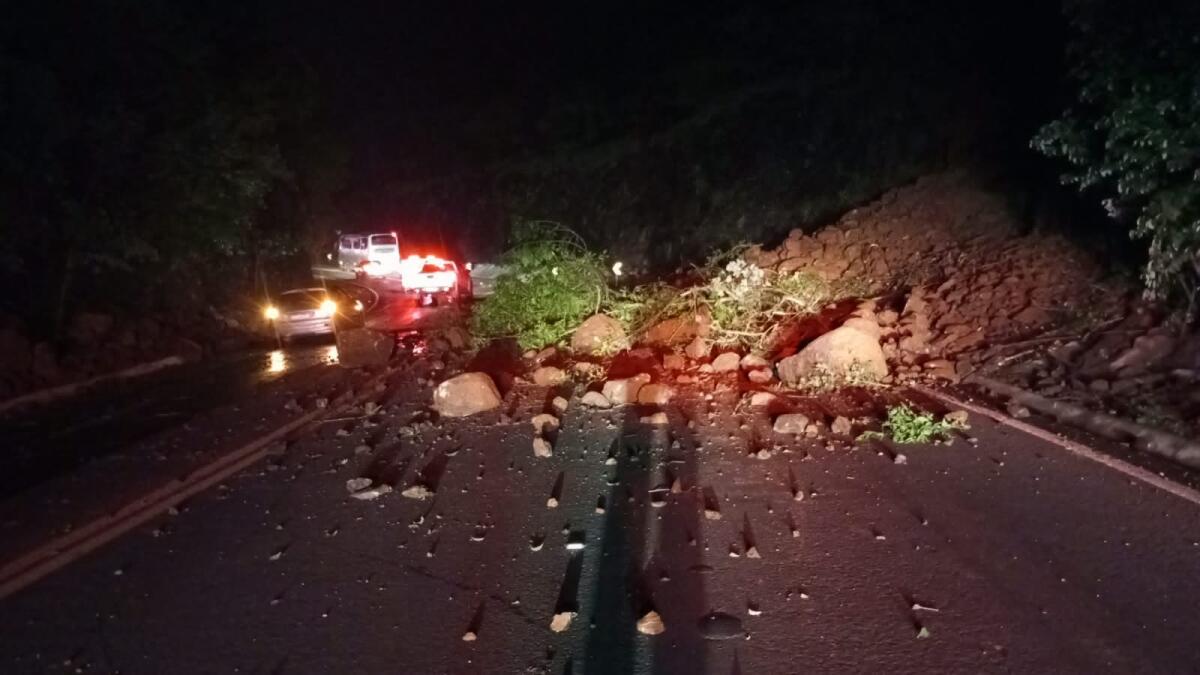 Deslizamento de terra bloqueia parcialmente a BR-282 em Nova Itaberaba