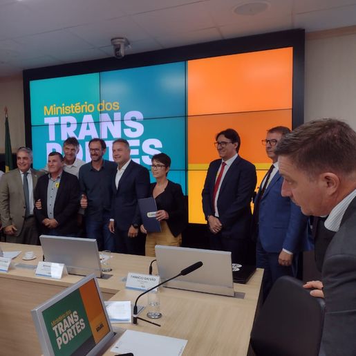 Comitiva da Ameosc discute infraestrutura da região com autoridades em Brasília