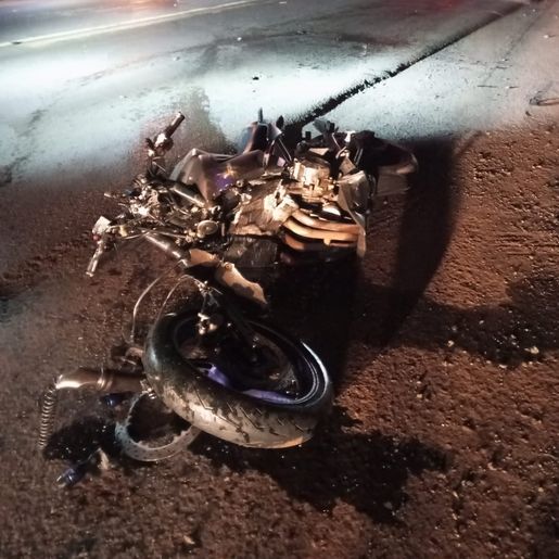 Jovem fica ferido em colisão entre camionete e moto na BR-282